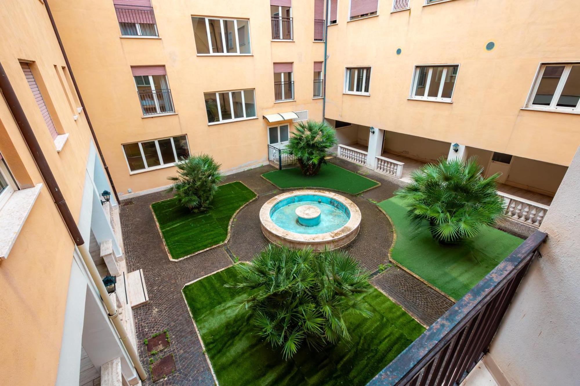 Ah Roma Hostel Bagian luar foto