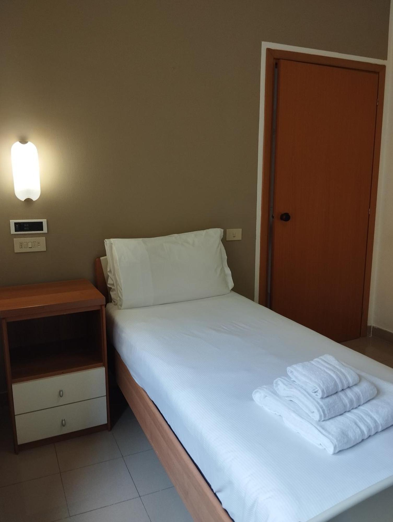 Ah Roma Hostel Bagian luar foto