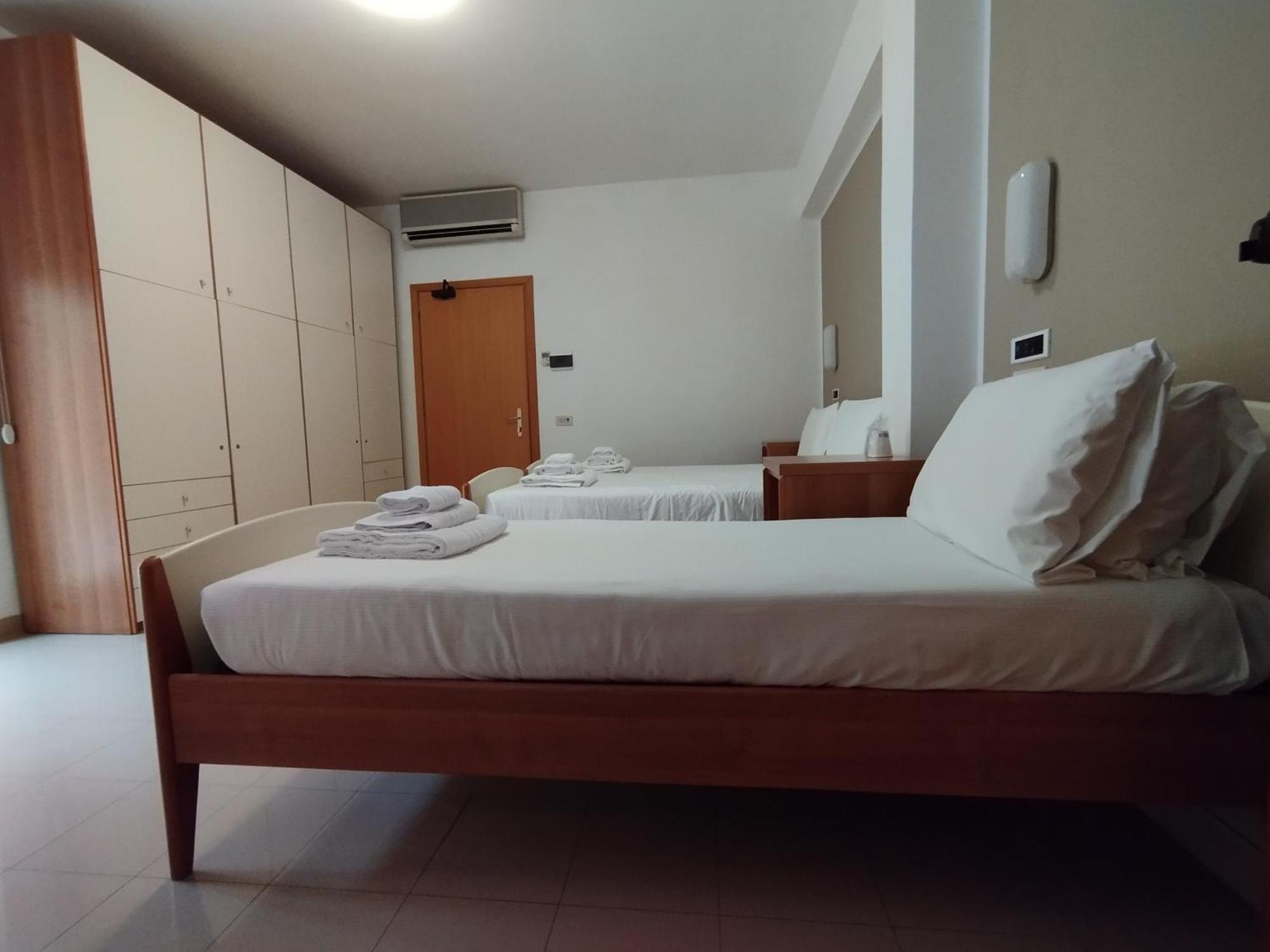 Ah Roma Hostel Bagian luar foto