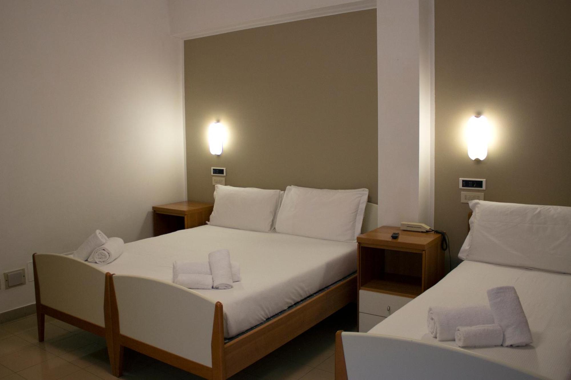 Ah Roma Hostel Bagian luar foto