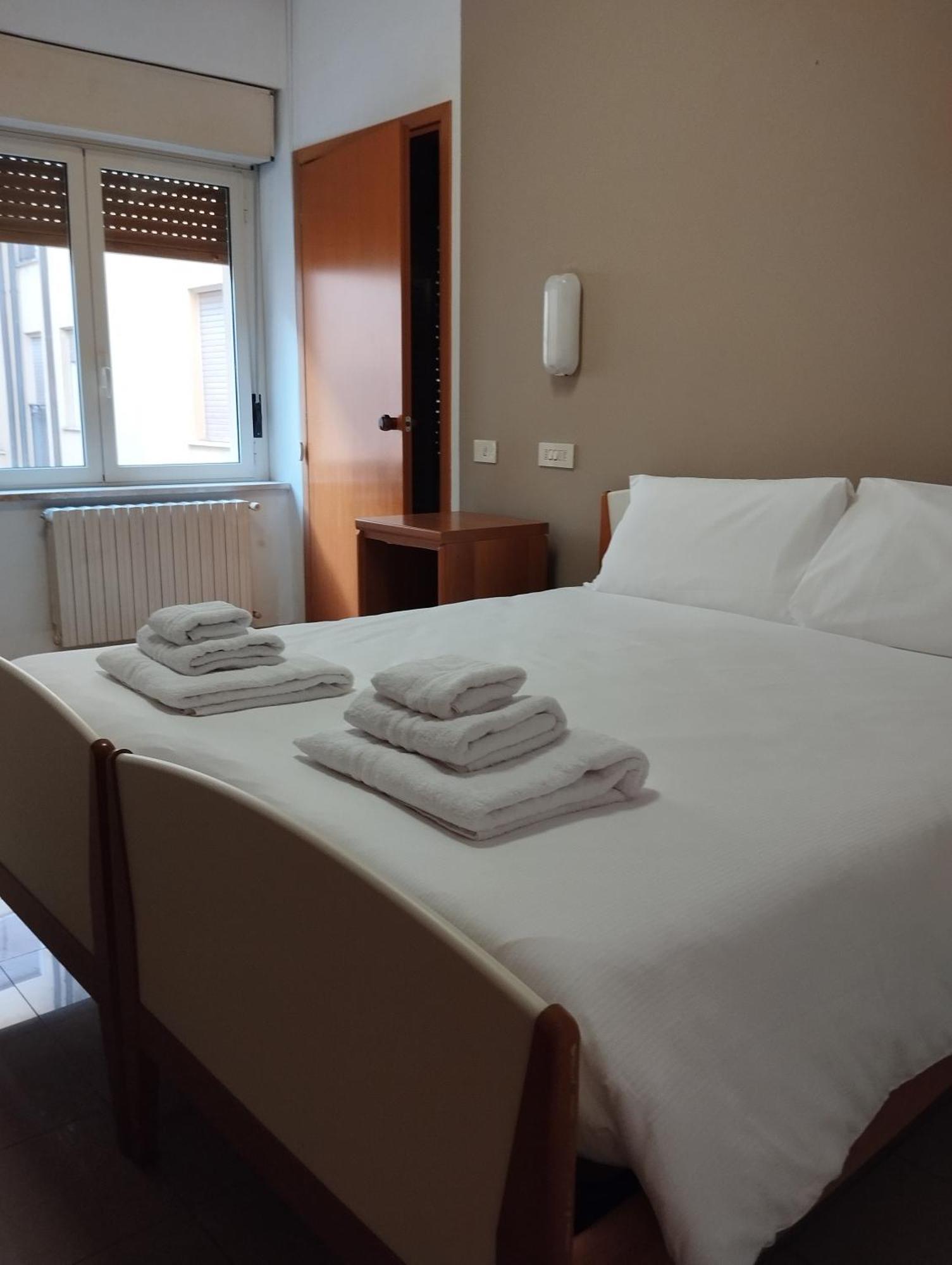 Ah Roma Hostel Bagian luar foto