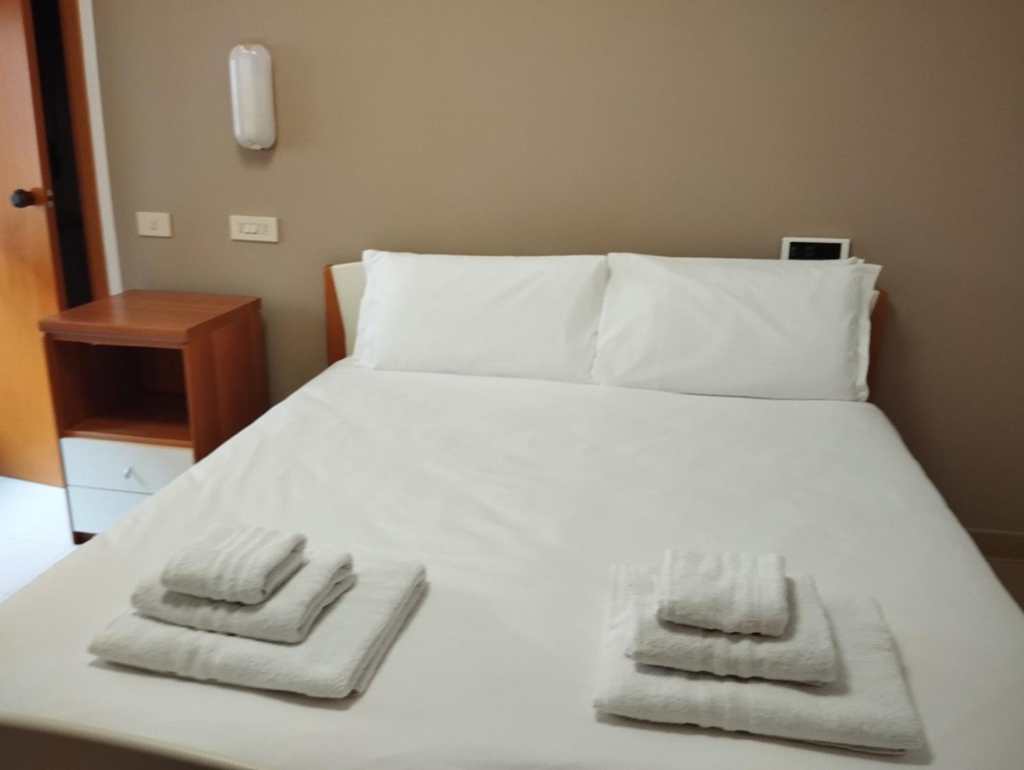Ah Roma Hostel Bagian luar foto