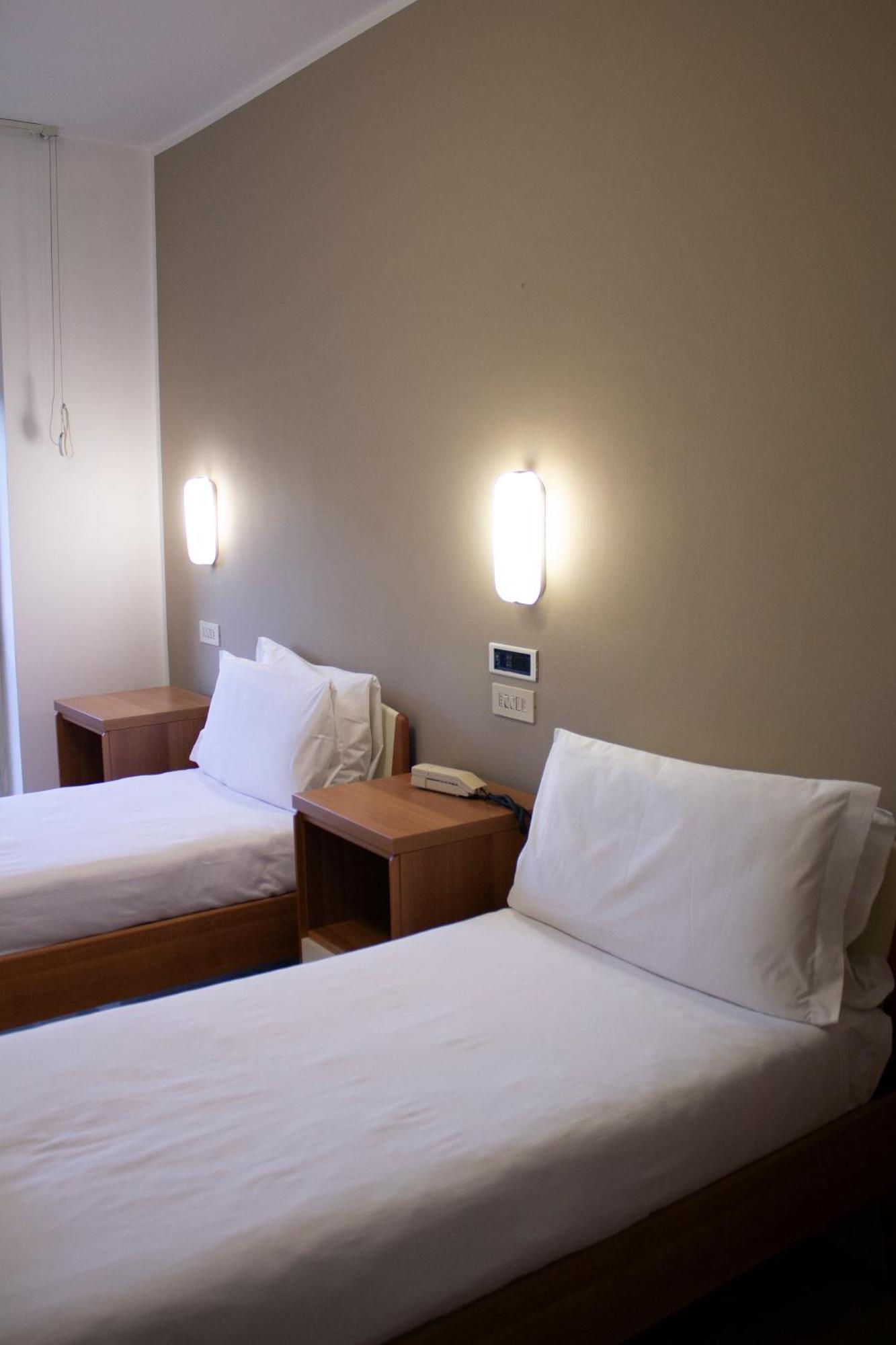 Ah Roma Hostel Bagian luar foto